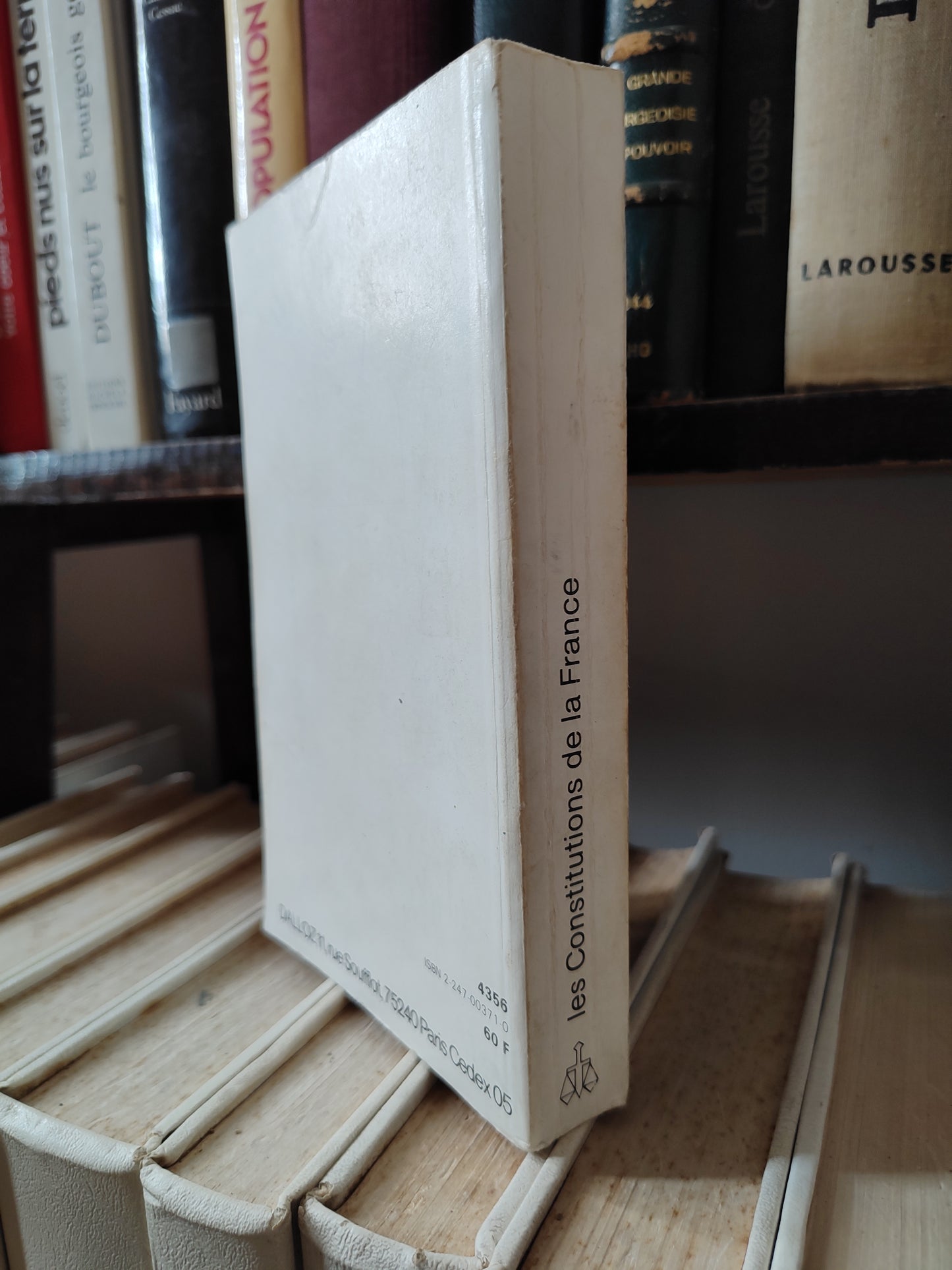 Debbasch - Les constitutions de la France