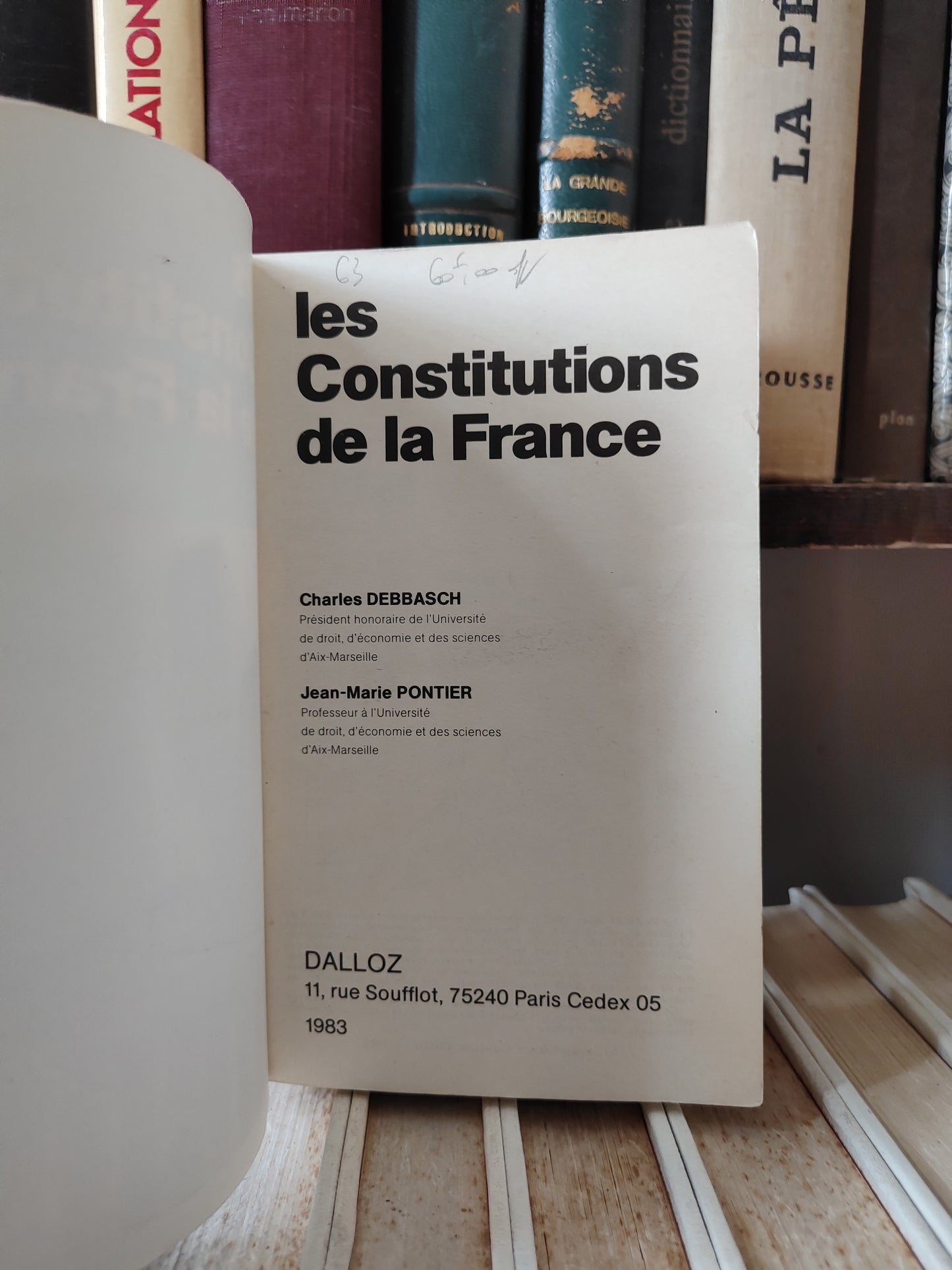 Debbasch - Les constitutions de la France