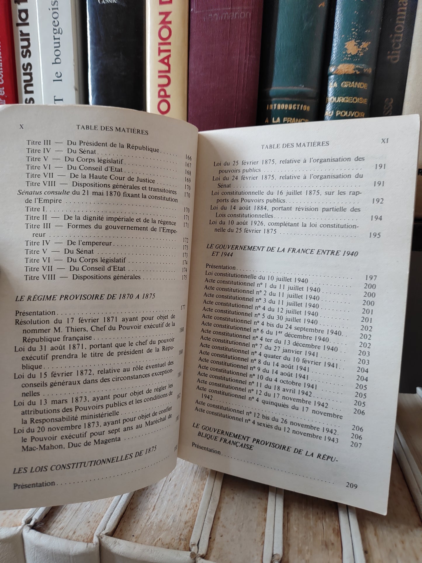 Debbasch - Les constitutions de la France