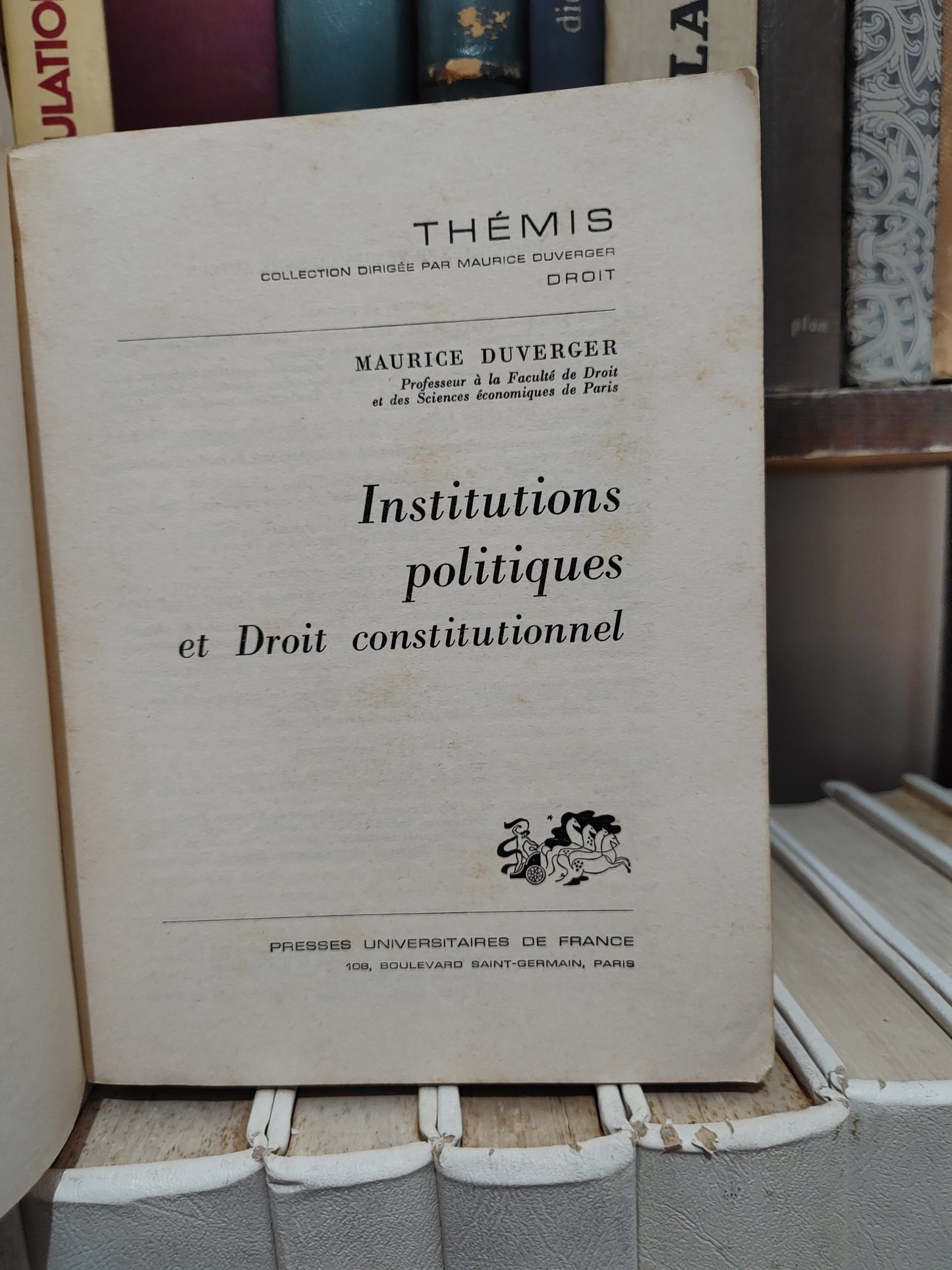 Duverger - Instititions Politiques  THEMIS