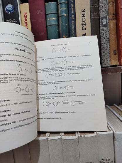 Renault - Chimie organique (voir photos)