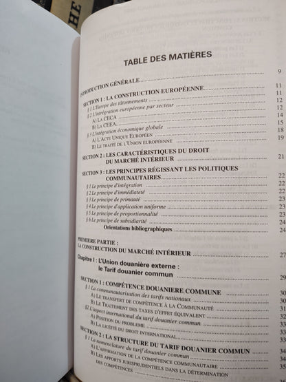 Icard - Droit matériel et politiques communautaires ; droit public et sciences politiques