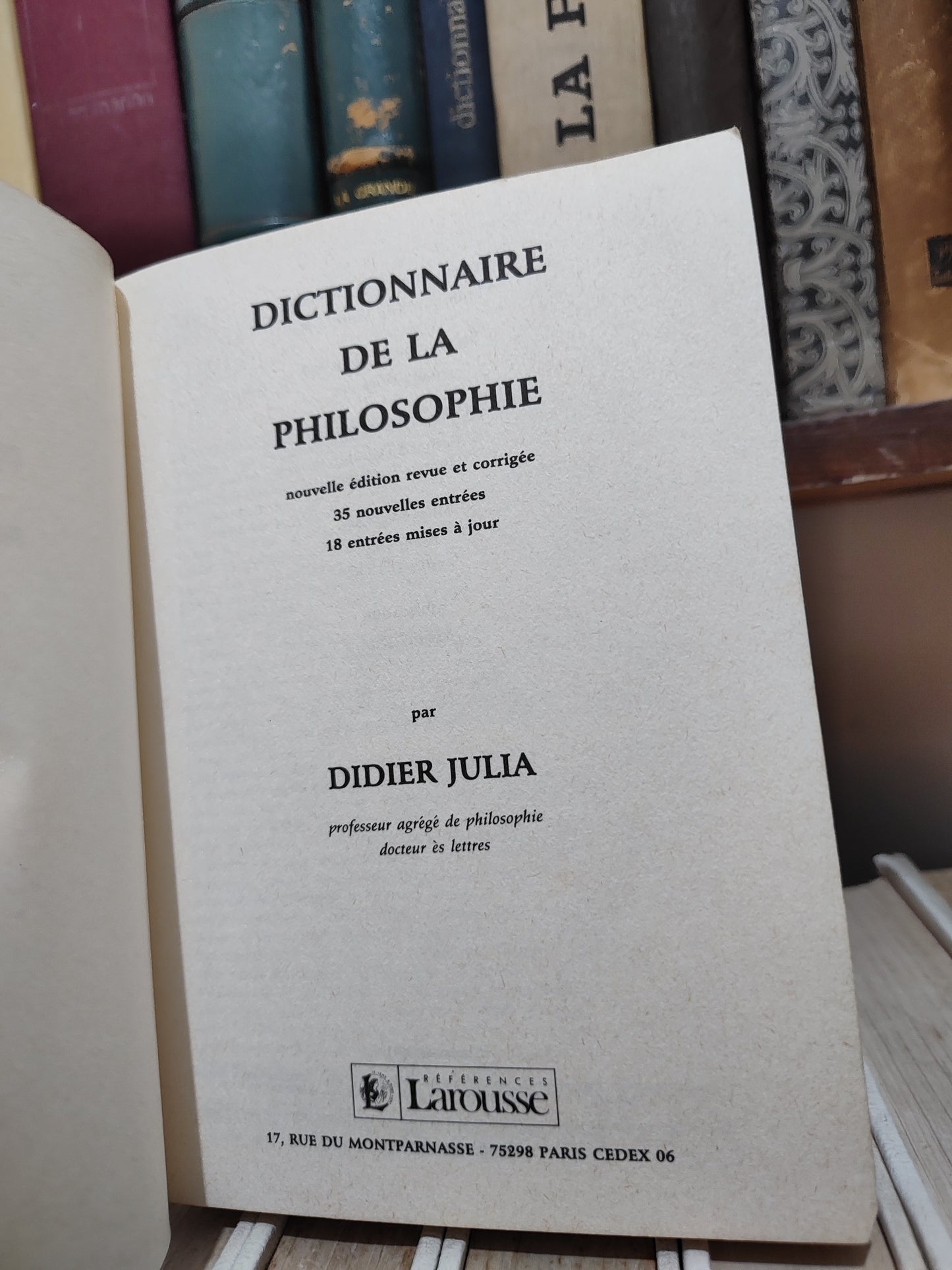 Julia - Dictionnaire de la philosophie Larousse  (voir photos)