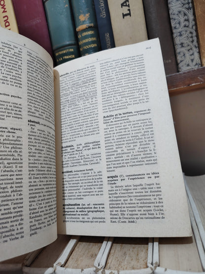 Julia - Dictionnaire de la philosophie Larousse  (voir photos)