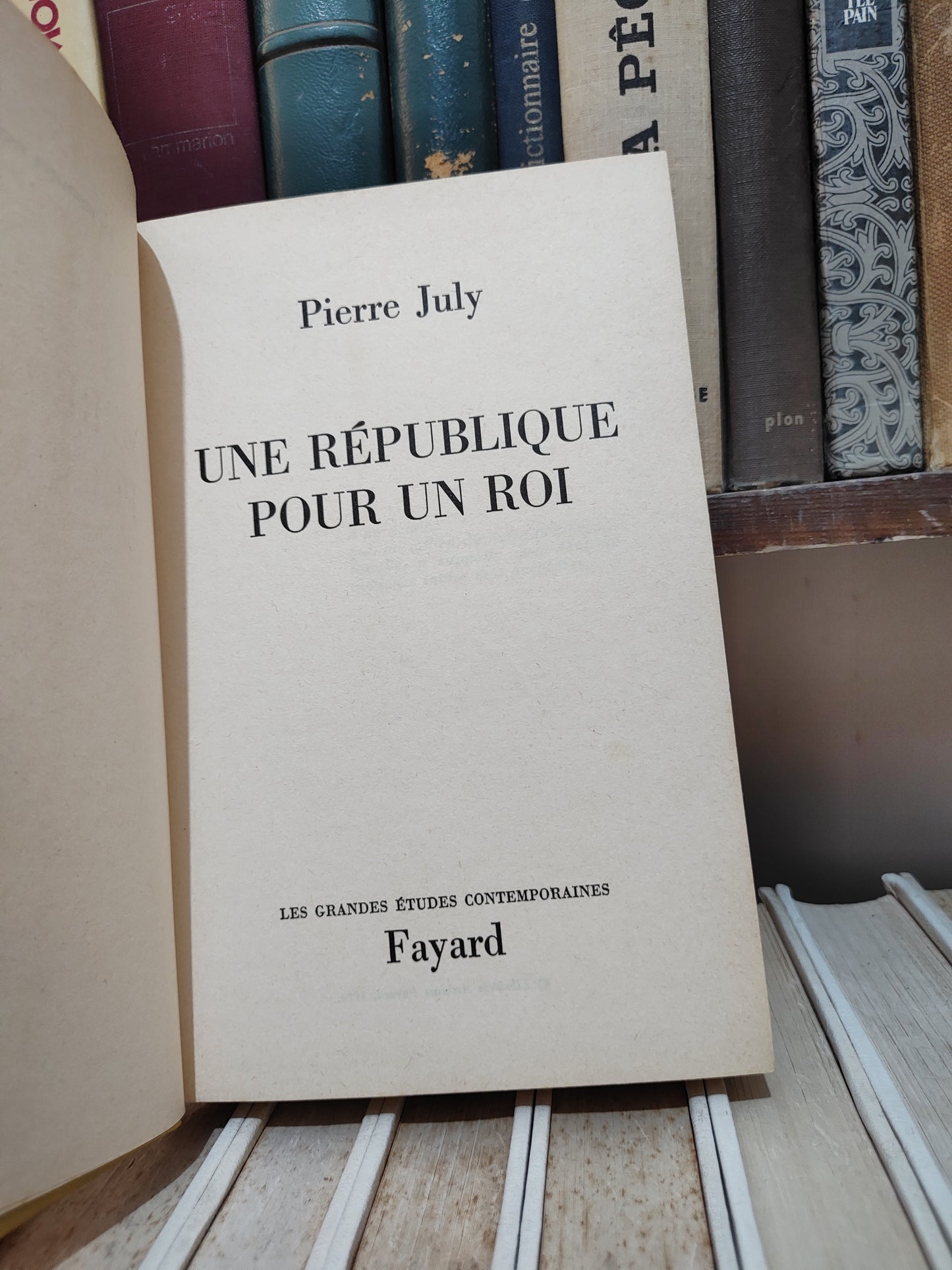 July - Une République pour un Roi