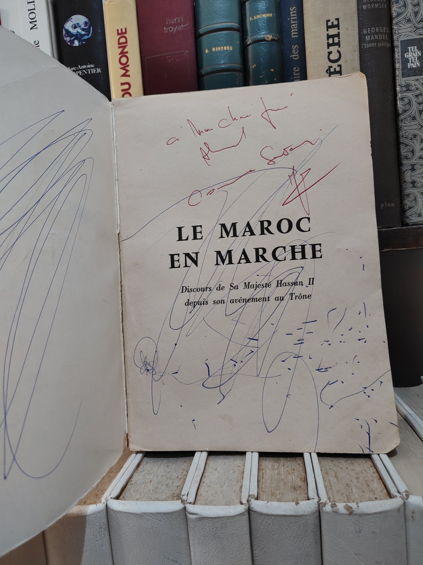 Le Maroc en Marche (Voir photos / contenu du livre intact )