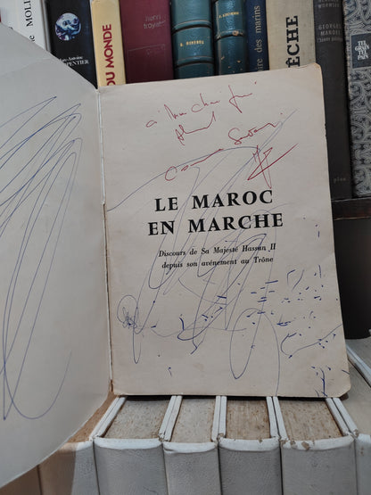 Le Maroc en Marche (Voir photos / contenu du livre intact )