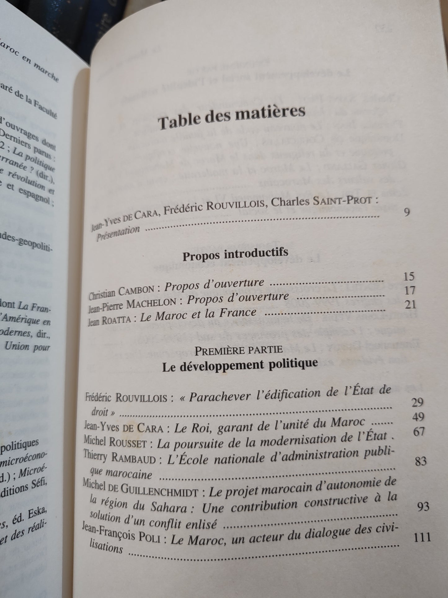 Le Maroc en marche : Le développement politique, social et économique du Maroc
