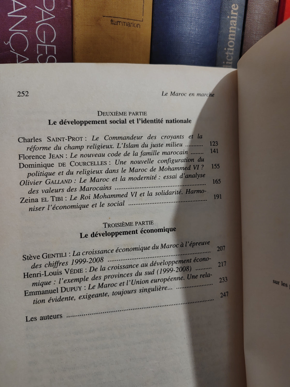 Le Maroc en marche : Le développement politique social et économique du Maroc