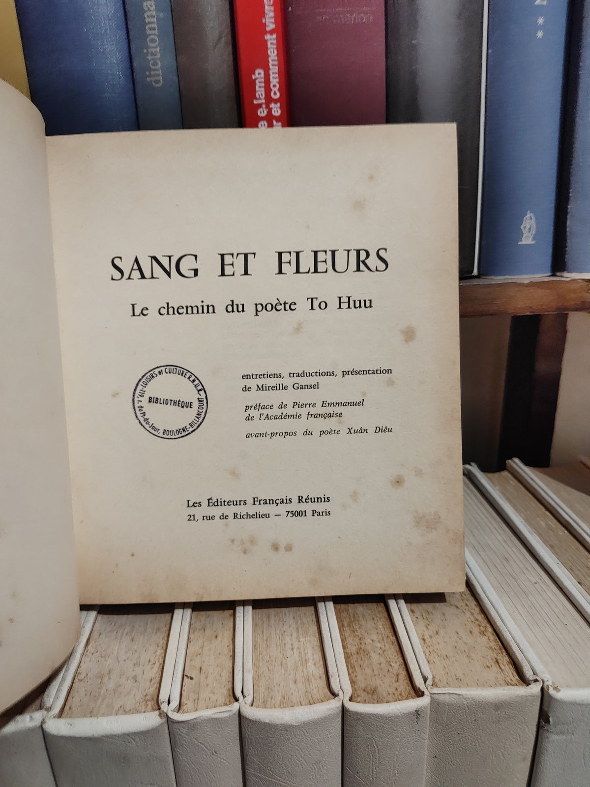 Sang et fleurs le chemin du poète Ro Huu