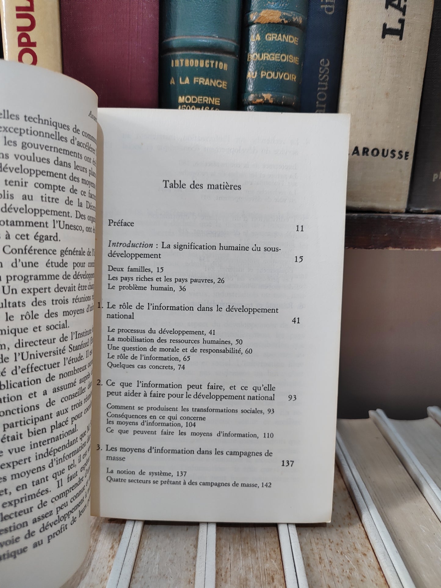 Schramm - L'information et le développement national