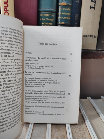 Schramm - L'information et le développement national