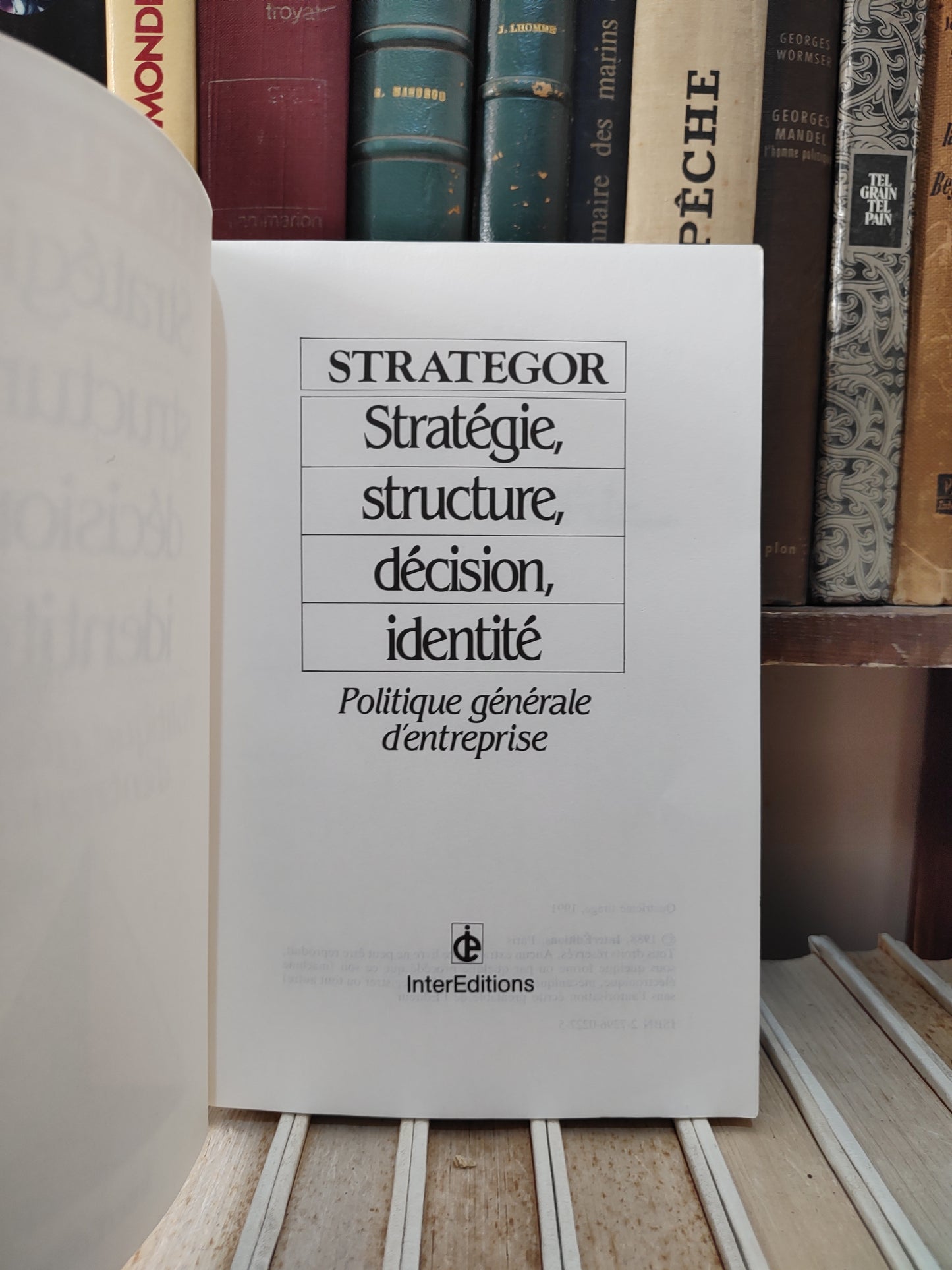 Strategor : Stratégie, structure, décision, identité ; Politique générale d'entreprise