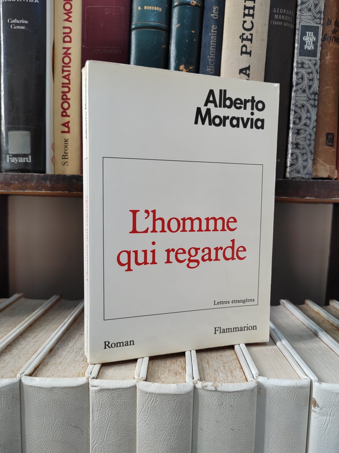 Moravia - L'homme qui regarde